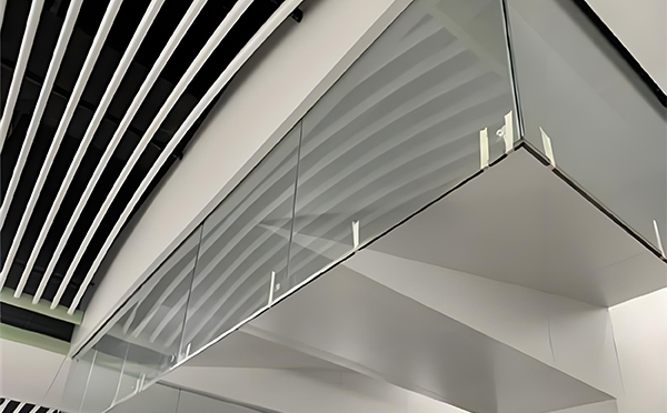 城关玻璃挡烟垂壁