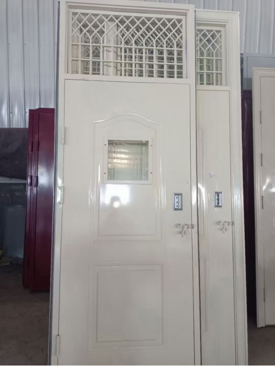 城关学校教室门 城关学校教室门