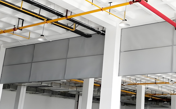 商场防烟分区常闭节点：城关挡烟垂壁高度与控制器接线图解