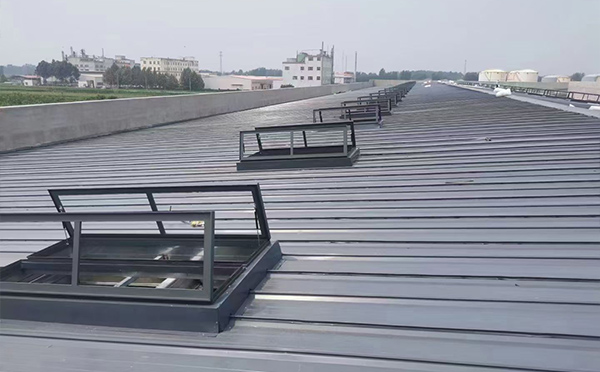 某中学室内体育馆城关排烟窗改造项目