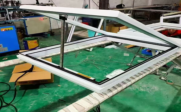 某地下车库出入口城关排烟窗配置工程