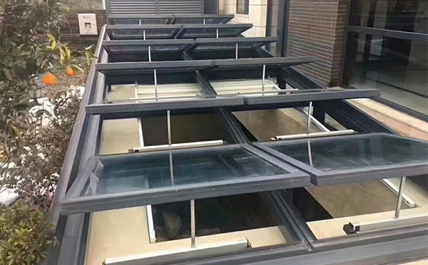 某轨道交通车辆维修车间城关排烟窗应用