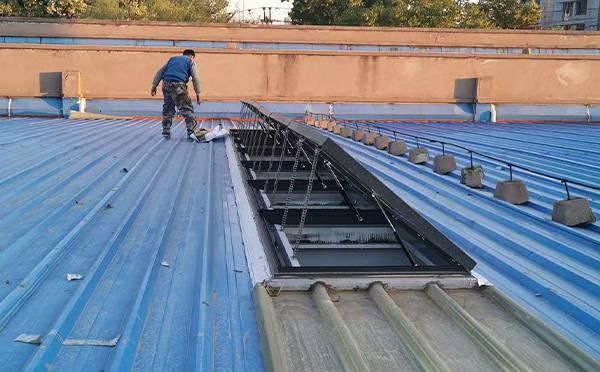 某区域性物流仓储中心城关排烟窗系统安装项目