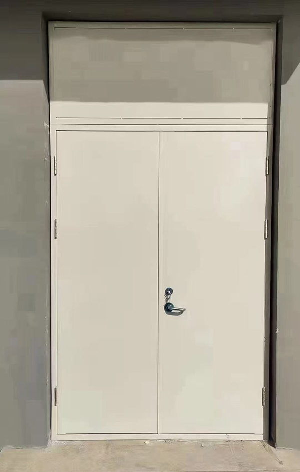 展览馆项目完成大跨度城关防火门安装